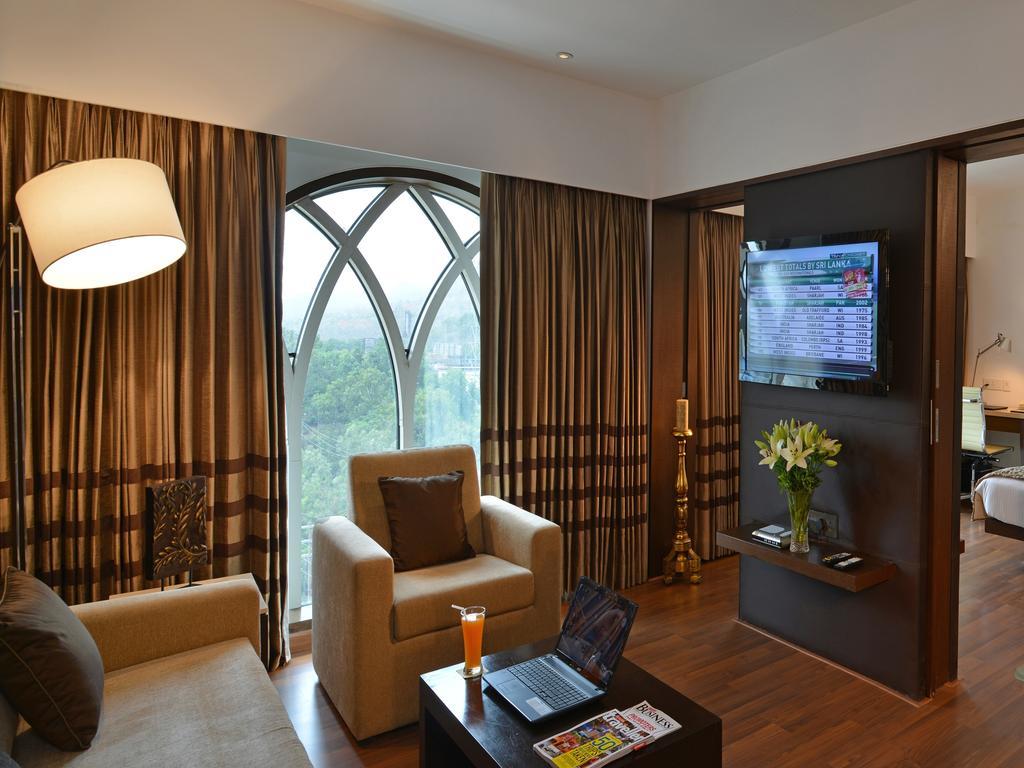 Majestic Court Sarovar Portico Navi Mumbai Exterior photo