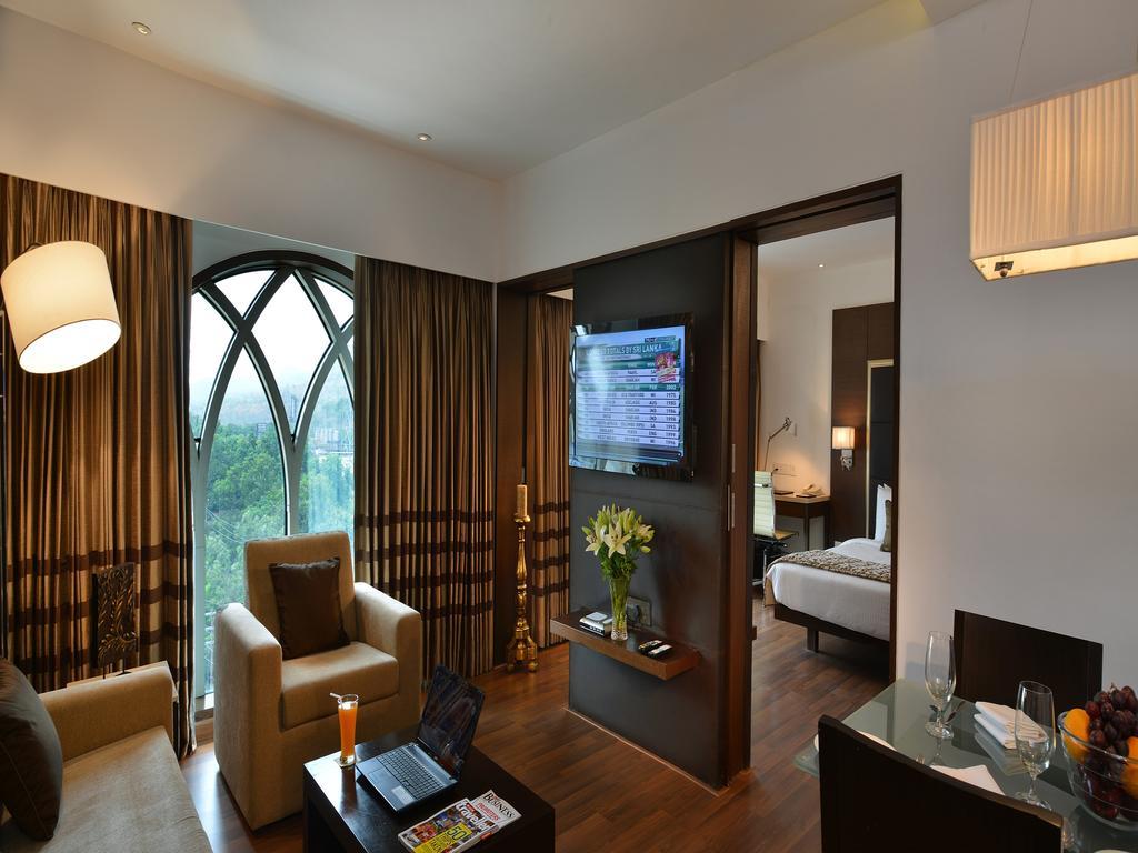 Majestic Court Sarovar Portico Navi Mumbai Exterior photo