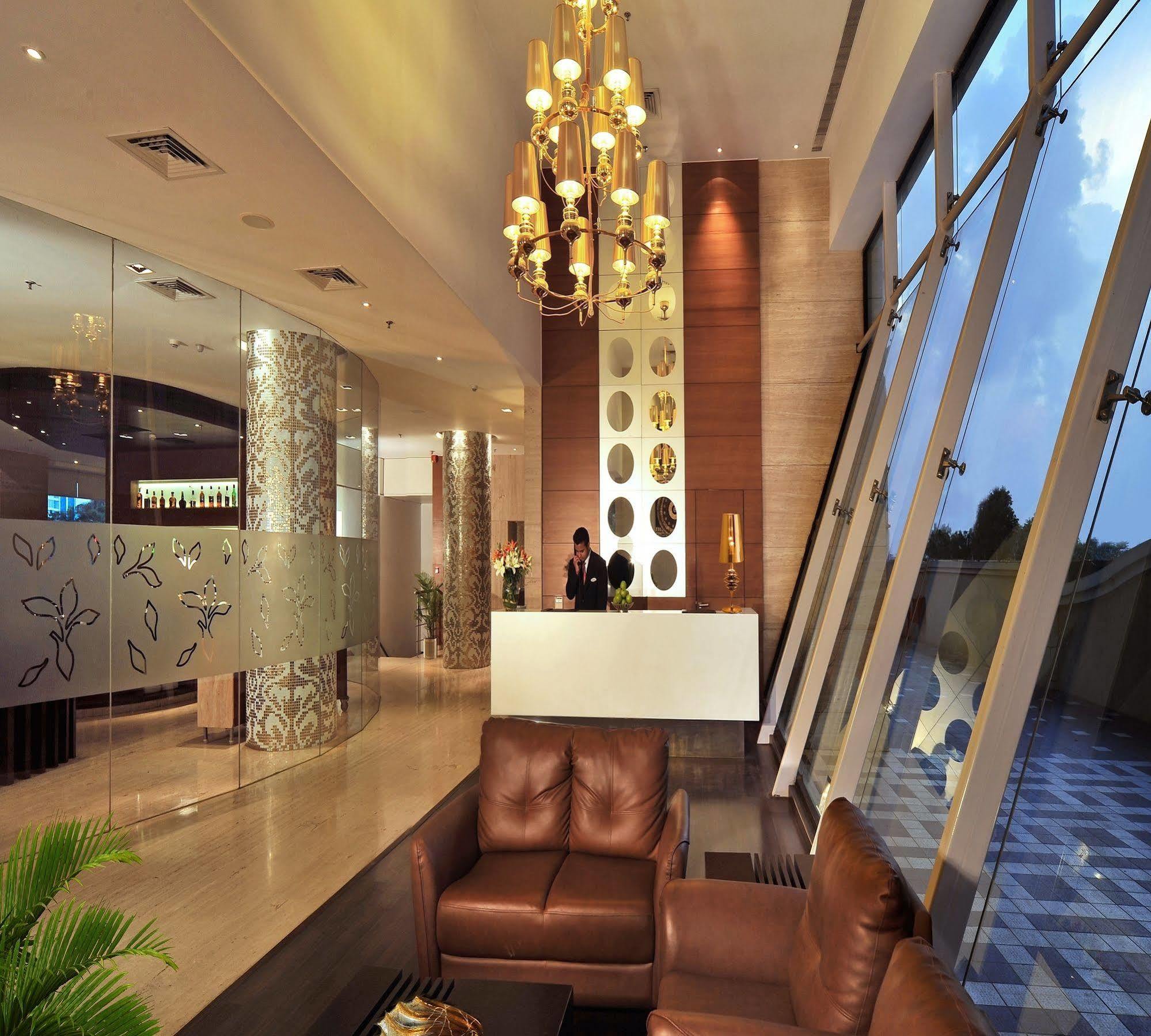 Majestic Court Sarovar Portico Navi Mumbai Exterior photo