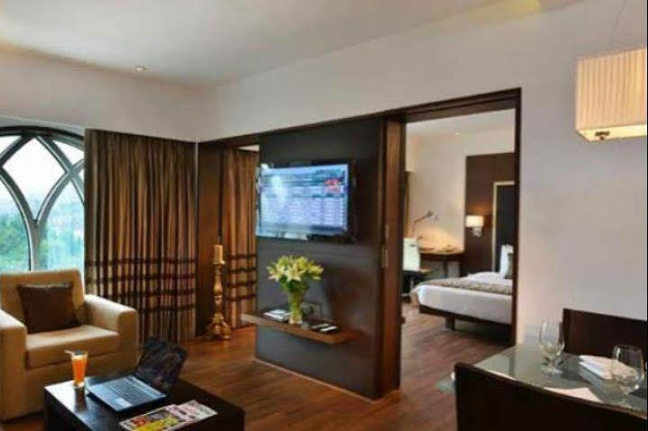 Majestic Court Sarovar Portico Navi Mumbai Exterior photo