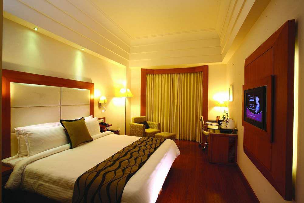 Majestic Court Sarovar Portico Navi Mumbai Exterior photo